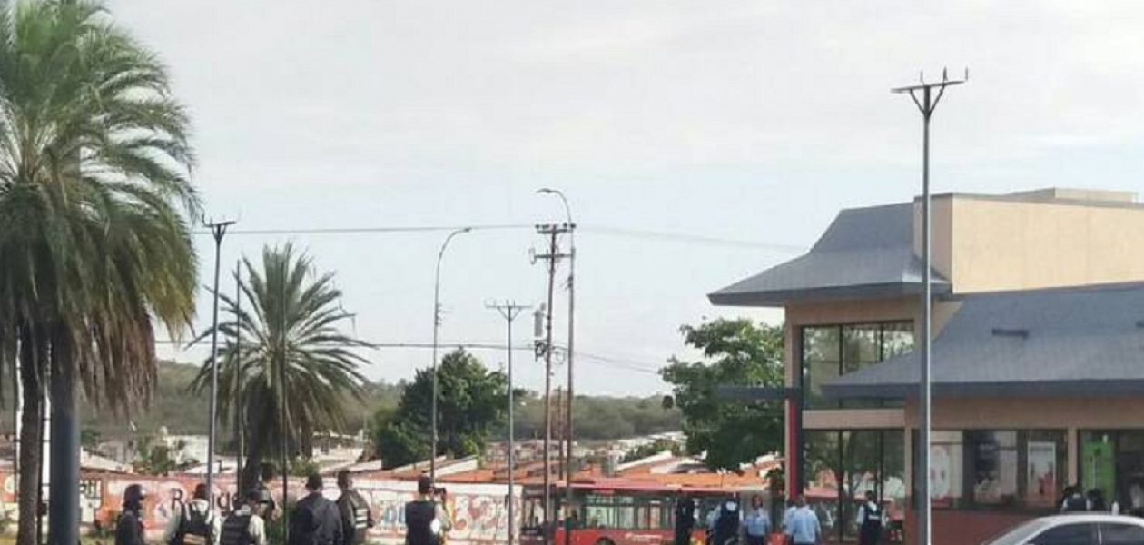 Situación de rehenes en Mc Donalds de Puerto Ordaz dejó dos abatidos