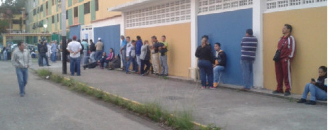 Desde las 04:00 A.M electores hacen colas para votar en Táchira