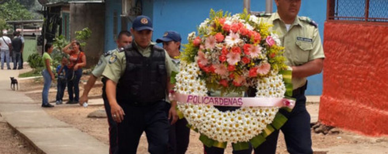 Despiden policías asesinados en Táchira entre llanto e indignación