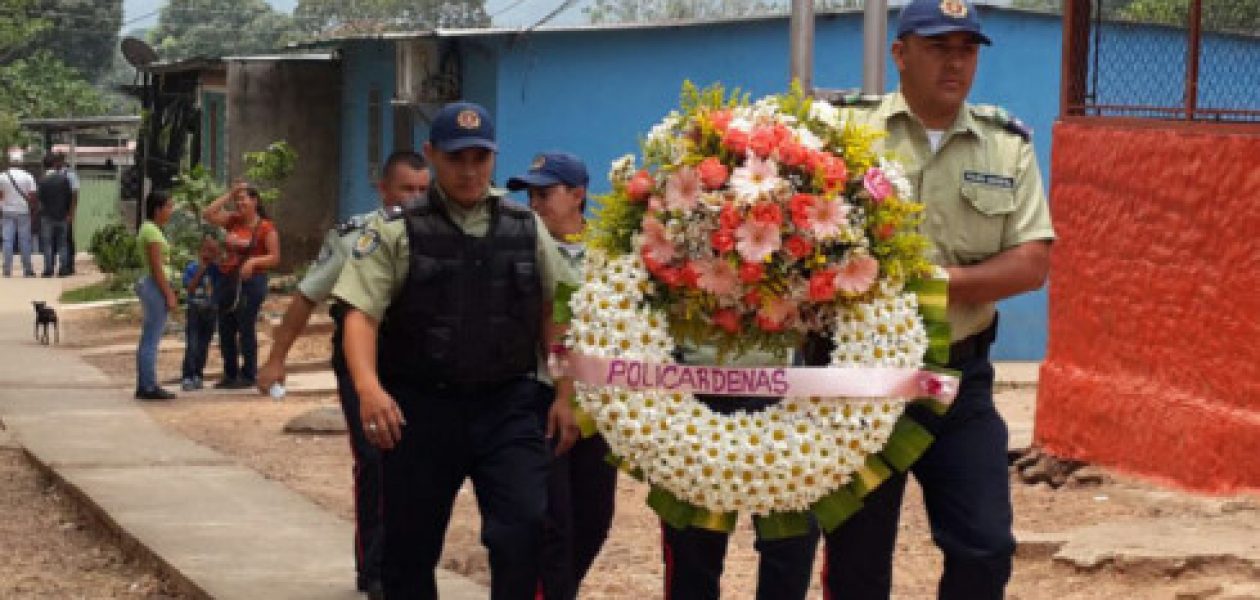 Despiden policías asesinados en Táchira entre llanto e indignación