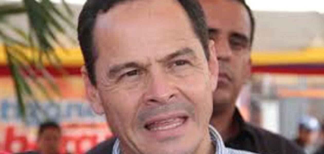 Con gritos de “fuera, fuera” reciben a Gobernador del Táchira