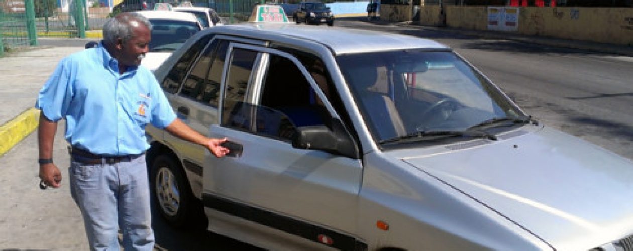 Altas tarifas de taxis se van para cubrir gastos del vehículo
