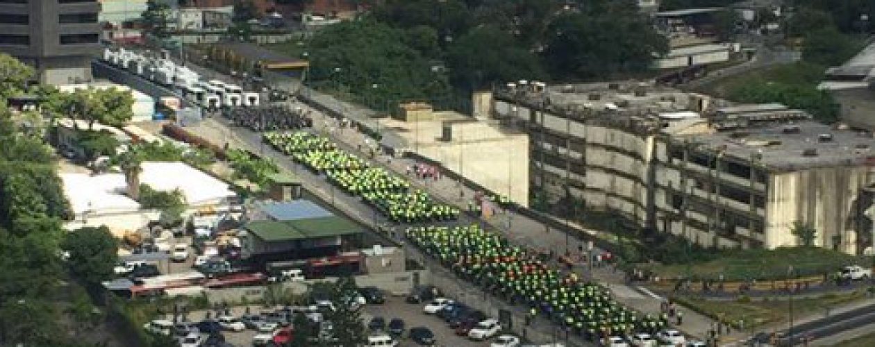 Plaza Venezuela «tomada» por cuerpos policiales