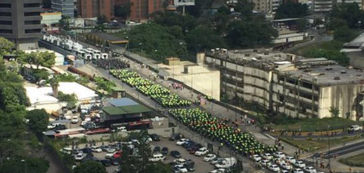 Plaza Venezuela «tomada» por cuerpos policiales