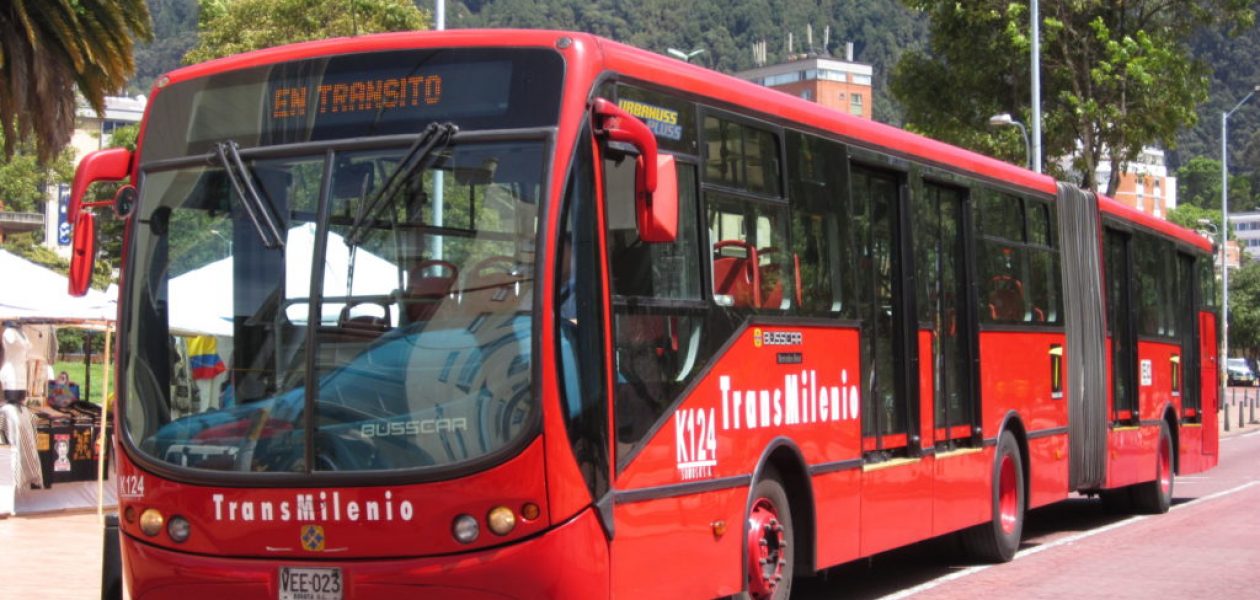 Detienen a tres venezolanos que intentaron robar a una mujer en Bogotá