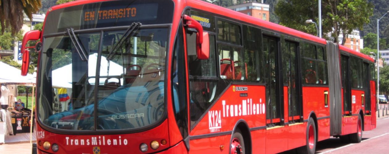 Detienen a tres venezolanos que intentaron robar a una mujer en Bogotá