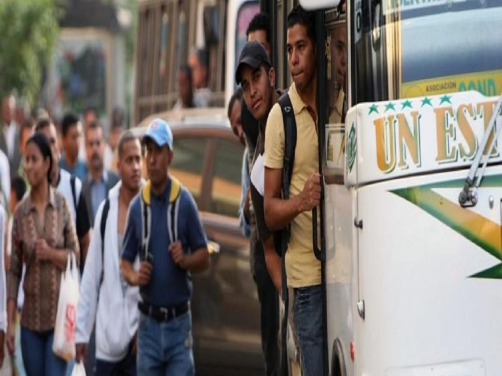 Caraqueños enfrentan un aumento del pasaje «ilegal»