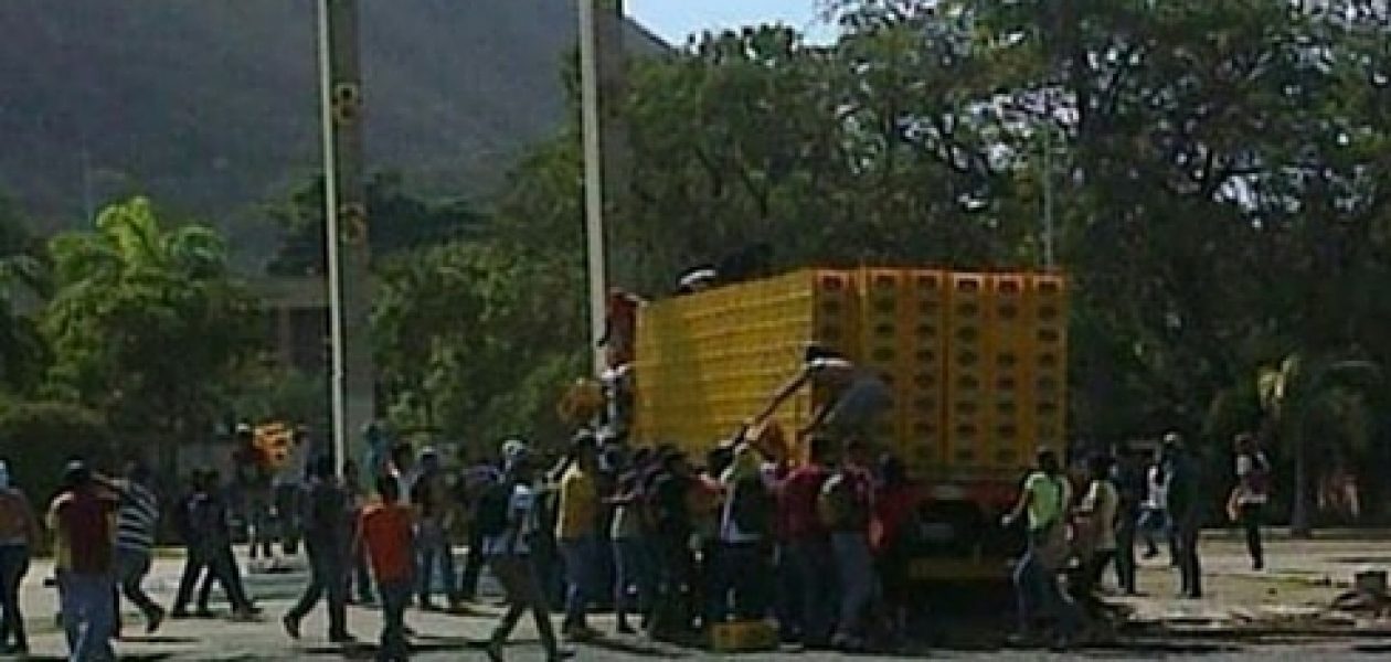 Dentro de la Universidad de Oriente saquean camión cargado de cerveza