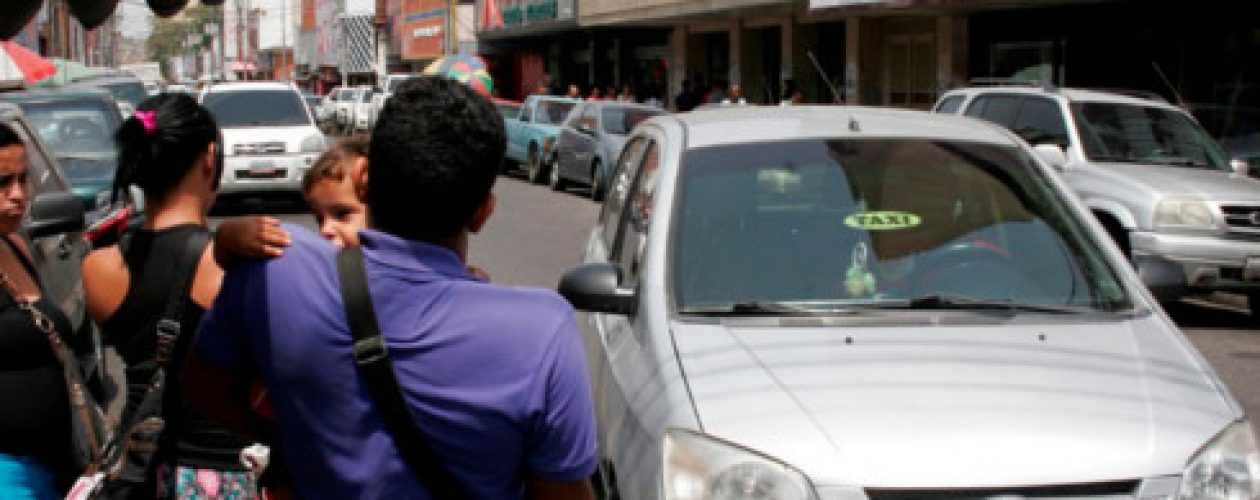 Profesionales venezolanos se meten a taxistas para salvarse de la crisis