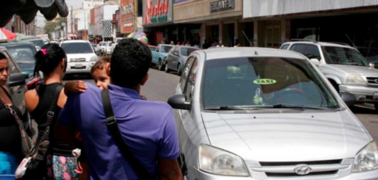 Profesionales venezolanos se meten a taxistas para salvarse de la crisis