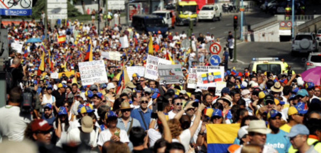 Venezolanos en Madrid pidieron referendo revocatorio a Maduro