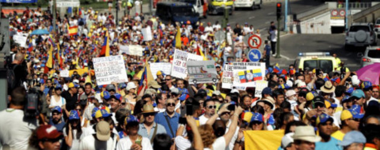 Venezolanos en Madrid pidieron referendo revocatorio a Maduro