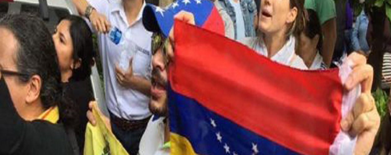 Venezolanos en México protestaron contra la Constituyente rodeados de maduristas