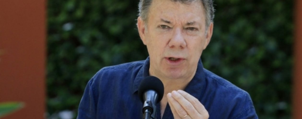 Santos denuncia que venezolanos invaden terrenos en Colombia