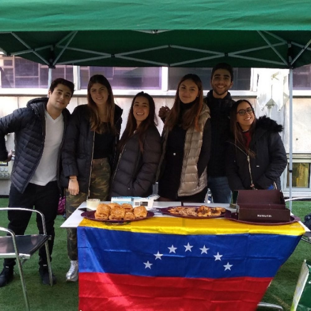 Estudiantes del IE arrancan la campaña #PanasPorVenezuela para salvar a 2.000 venezolanos del hambre