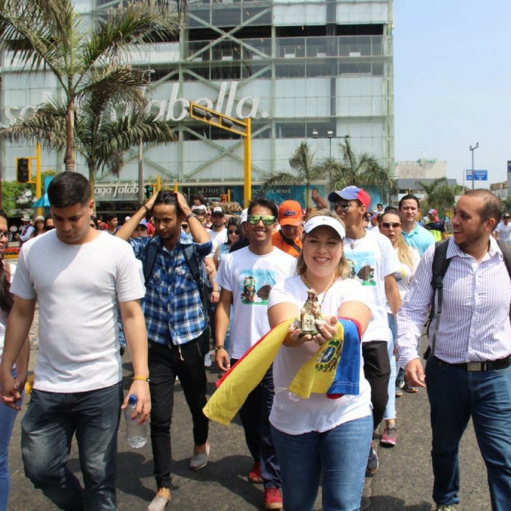 Venezolanos en Perú peregrinaron con la Divina Pastora por la paz de su país
