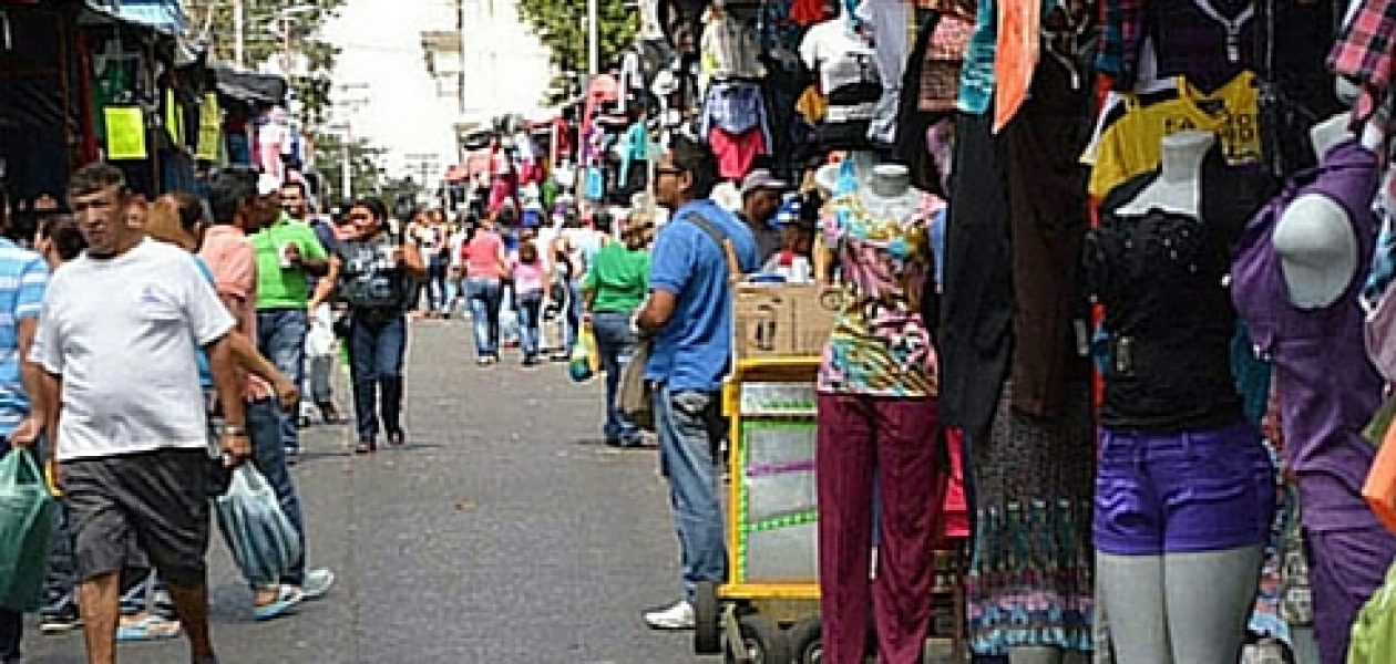 ¡Sin estrenos! Por mitad caen ventas de ropa  y calzado en relación al año pasado