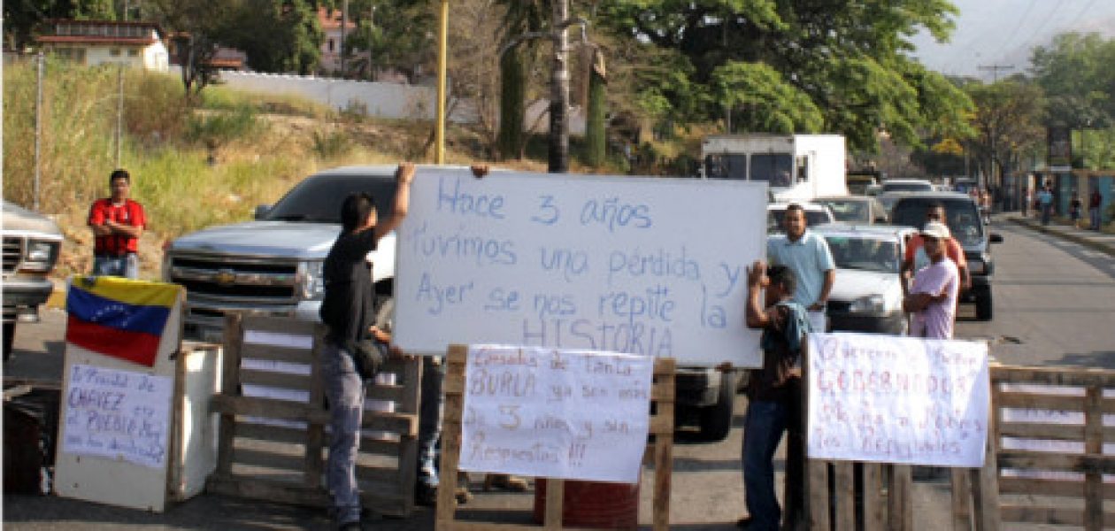 Familias refugiadas reclaman vivienda ante falsas promesas del Gobierno