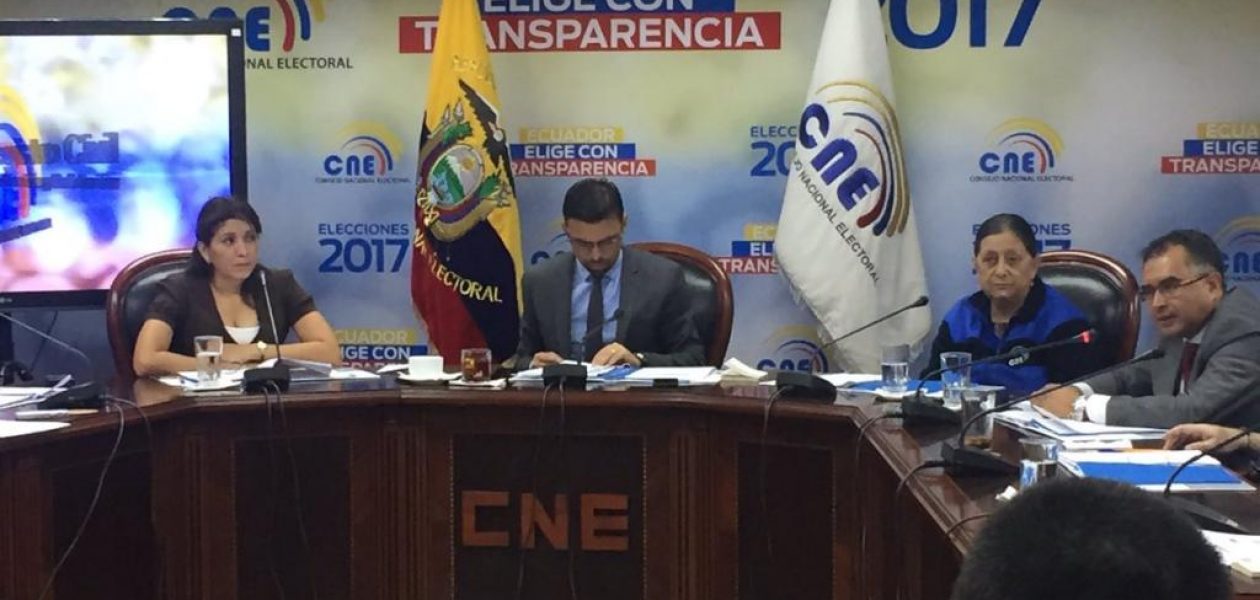 Ecuador aprobó en referendo consultivo suprimir la reelección indefinida