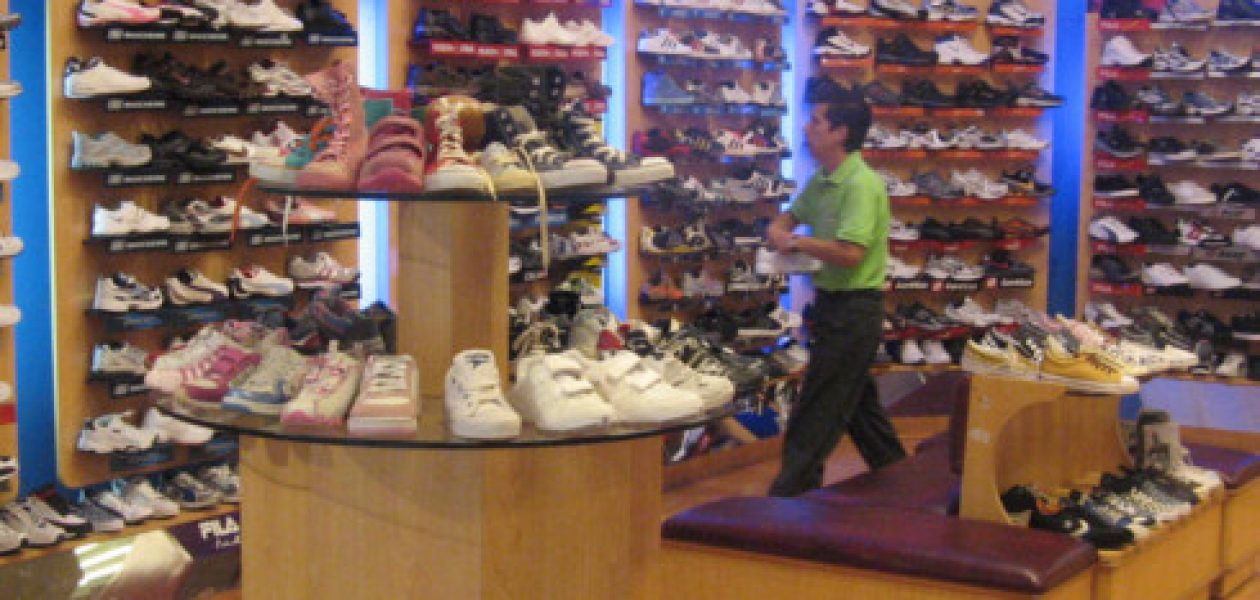 Comprar zapatos se lleva todo el sueldo