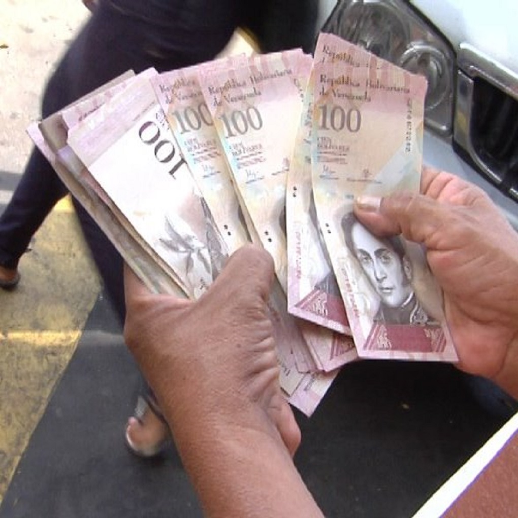 Sin dinero en efectivo: Venezuela en un corralito financiero