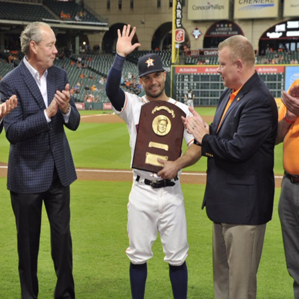 José Altuve gana el premio Lou Gehrig Memorial Award