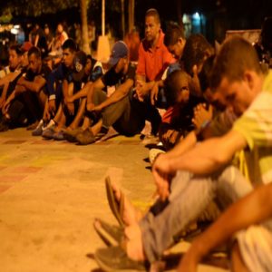 Venezolanos viven en la Plaza Bolívar de Maicao en estado de mendicidad