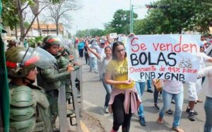 Plantón en Caracas se mantiene en la autopista Francisco Fajardo