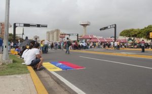 Así está el plantón en Maracaibo como si fuese un paro cívico