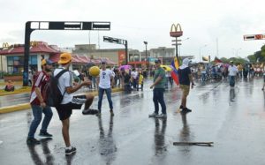 Así está el plantón en Maracaibo como si fuese un paro cívico