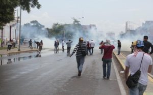 Represión en Maracaibo con bombas lacrimógenas